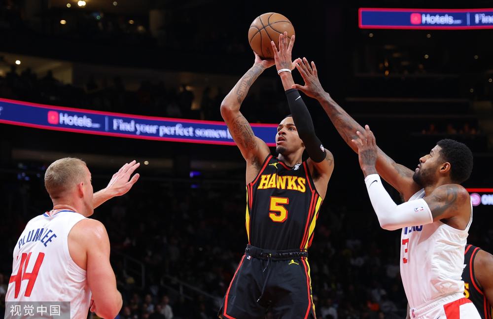 世体：巴萨希望签下路易斯-迪亚斯，球员方面不要求注册保证.