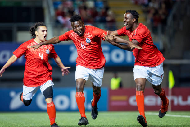 龙赛罗社媒：凯恩的冠军比巴萨的第6座欧冠来得更早.