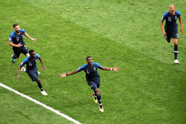 西媒:为保护巴萨门将加西亚,西班牙人在球门后方安装防护网(西媒:西班牙人在球门后设防护网,保障巴萨门将加西亚安全)